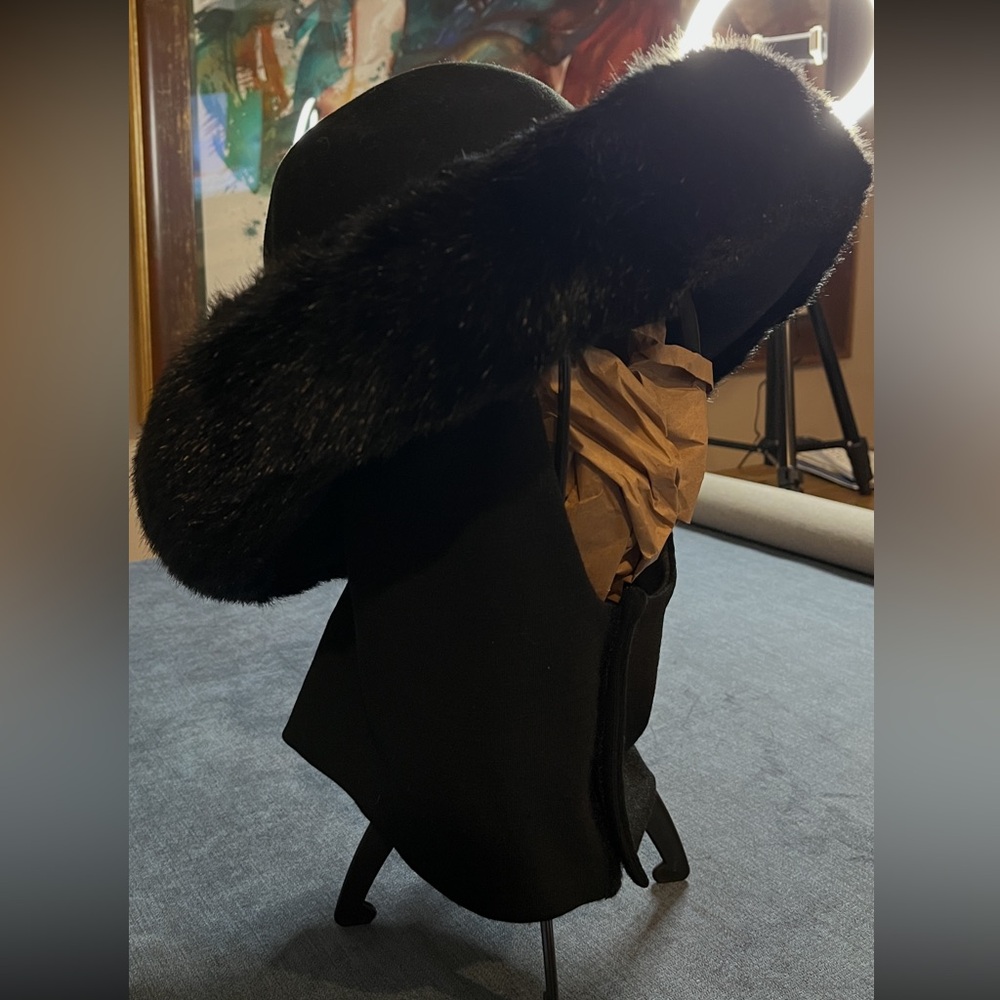 Vintage Eric Javits Elegant 100% Wool Black Hat with Fur Trim
